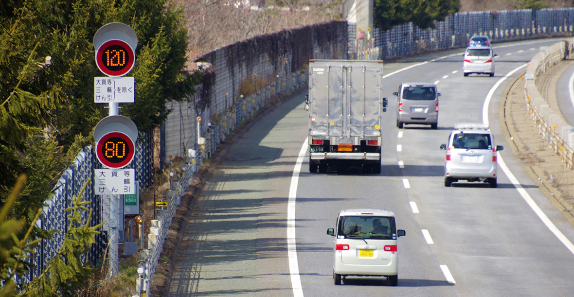 車間距離制御装置（ACC）のイメージ